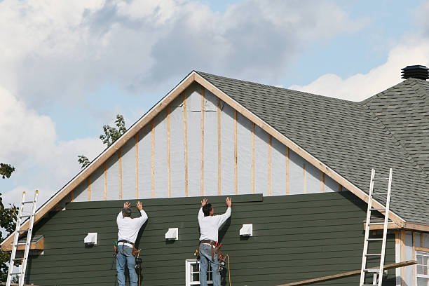 Professional Vinyl Siding technician working in Oakland, PA